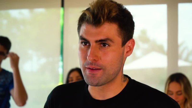 rezendeevil - ÚLTIMO CASAL A PARAR DE TOMAR YAKULT GANHA 5000R$