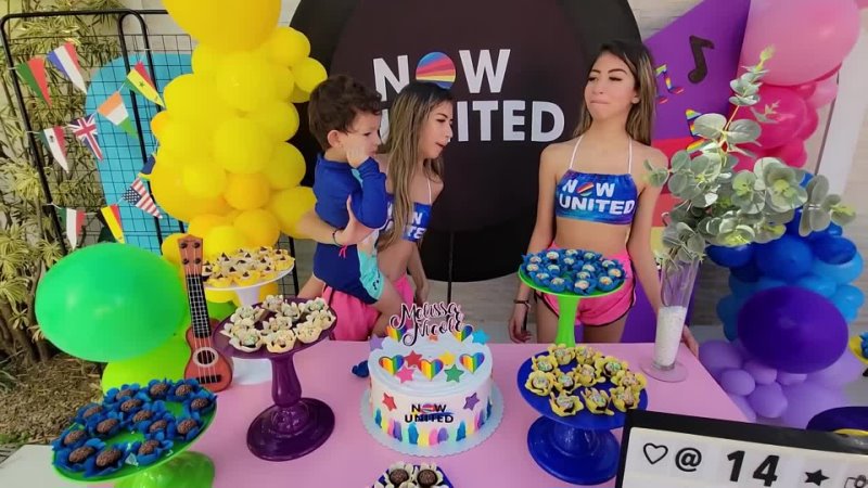 Planeta das Gêmeas A NICOLE SE MACHUCOU NA NOSSA FESTA DE 14 ANOS PLANETA DAS GÊ