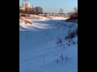 Репост @vesti_lipetsk ❗В Липецке в пруд под лед провалился внедорожник.

Сегодня в липецких социальных сетях появилась видео под