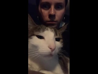Lynn Gunn and purring cat ♥