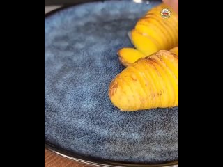 Картошка-гармошка под сливочно-грибным соусом 🥔