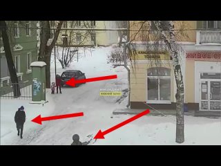 А если кому-то на голову прилетит!: тагильчанин пожаловался на опасную уборку снега с крыши