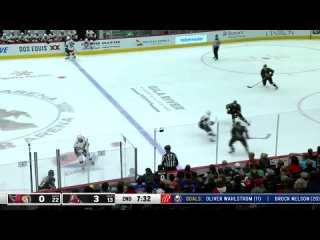 Маттиас Мачелли забивает первый гол в НХЛ