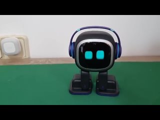 Настольный робот Emo с искусственным интеллектом