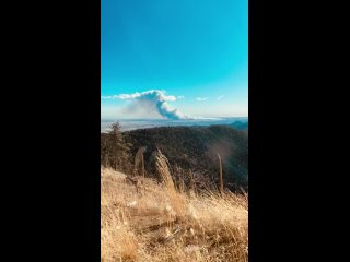 Визуализация гидравлического прыжка дымом от пожара к юго-востока от г. Боулдер, Колорадо, США, 30 декабря 2021 г.