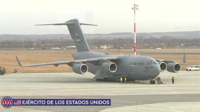 Militares de la Base Aérea de Fort Bragg en Carolina del Norte llegan a Polonia (7 febrero