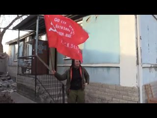 Юлия Чичерина установила флаг   на здании СБУ в Мелитополе