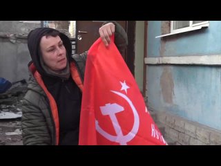 Юлия Чичерина установила знамя победы на здании СБУ в Мелитополе