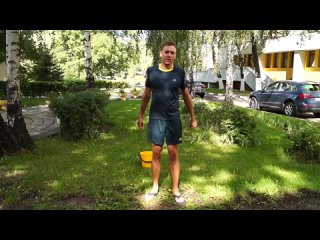 Зам. проректора БГУ по УВР М.Б. Черепенников принимает вызов в #IceBucketChallenge