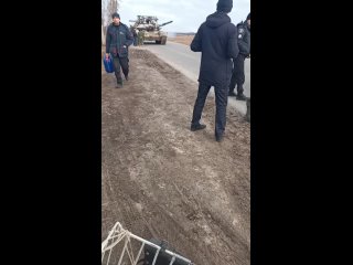 Чернігівської області поліцейські разом з мирним громадянами зупинили колону російських танків