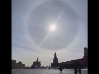 В Москве зафиксировано солнечное гало☀ – редкое природное явление.
