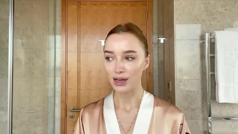 Bridgertons Phoebe Dynevor on Dry Skin Care Casual Makeup, Beauty Secrets,