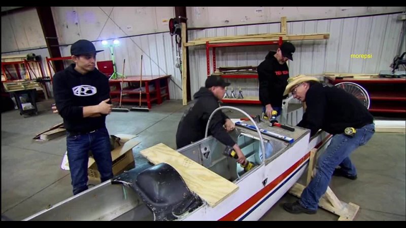 Street Outlaws Farmtruck and AZN S1E03 in the hot seat