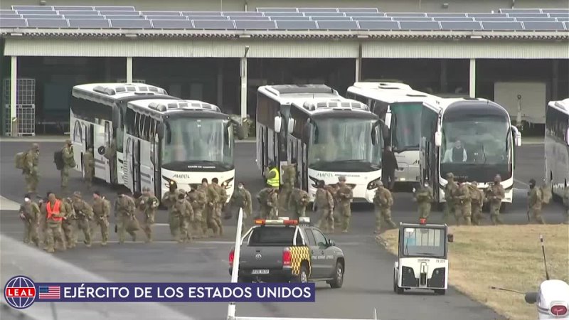 Militares de la Base Aérea de Fort Bragg en Carolina del Norte llegan a Polonia (7 febrero