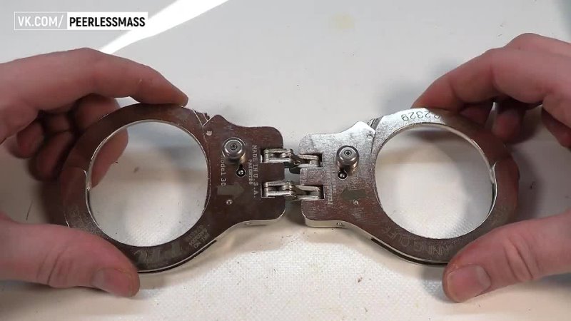 Peerless Handcuff Model 301