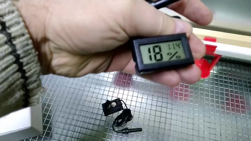 Цифровой термометр с гигрометром 74bf-ЦТГ для перепелов