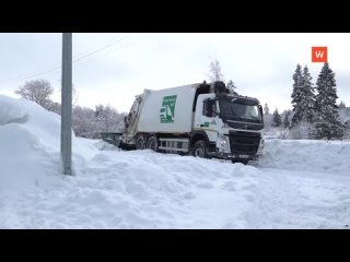 В помощь мусоровозам пришлось привлекать дополнительную технику