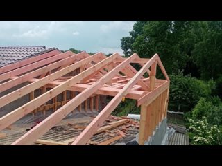 Произвели комплексный монтаж мансардной крыши в жилом доме в поселке Прямицыно
