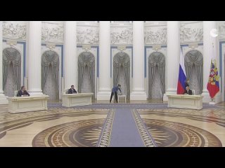 Путин выступает с видеообращением к россиянам.