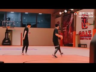 #ZhuYilong Кадры из дорамы “Любить себя“ баскетбол