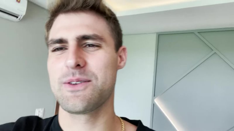 rezendeevil NINGUÉ M ACREDITOU QUE ROLOU BEIJO NESSE VÍ