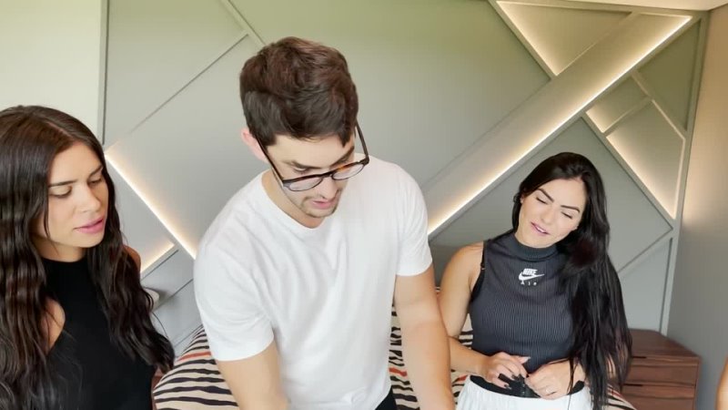 rezendeevil ELES COLARAM FOTOS DA LAIS NO MEU