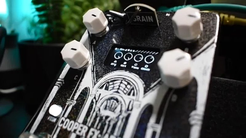 Cooper FX Arcades  Just a Taste Of All The Cards BASS Effect Pedal Demo
