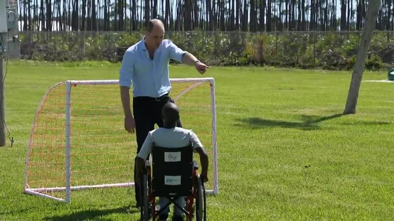 William and Kate Play with Children in