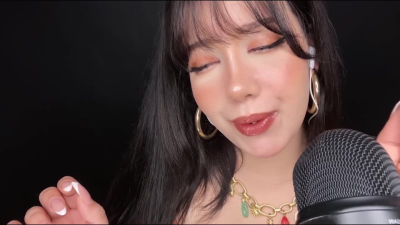 ASMR fast scratching ( nails necklace tapping