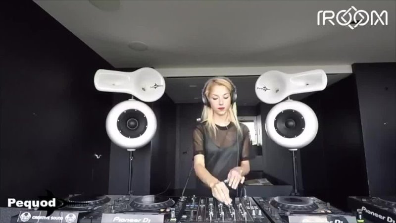 ROOM FM Livestream Viviana Casanova 10 10 2017, Tech House and