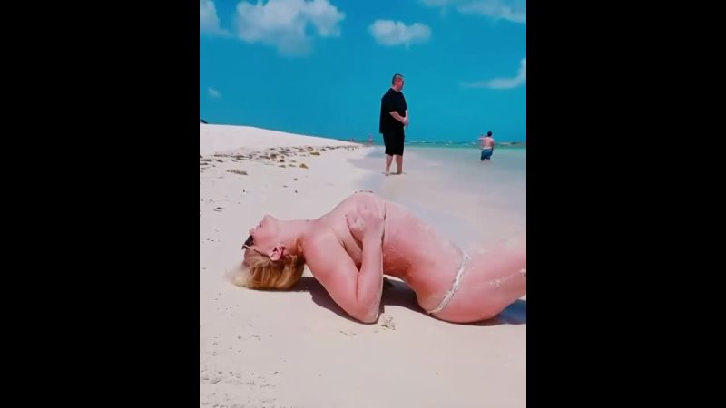 Britney Spears - Beach Topless Video