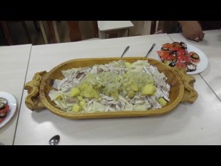 Красивые белые казашки из Алматы. Когда кончается мясо, казахи делают бешбармак из курицы. Нурсултан