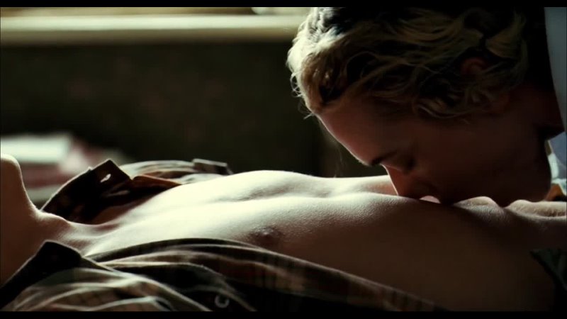 Kate Winslet kissing