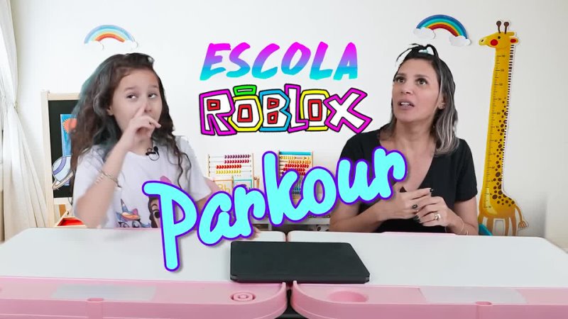 Erlania e Valentina Pontes - Roblox - Quem é A melhor? Julia MineGirl vs Vitória MineBlox NA escola do Roblox VIDA REAL