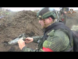 Экскурсия по бывшим позициям ВСУ! Военнослужащие ДНР выбивают украинских боевиков с окраин Марьинки.