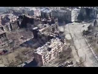 ☝ #Мариуполь Страшные кадры с дрона, снятые в разрушенном Мариуполе.