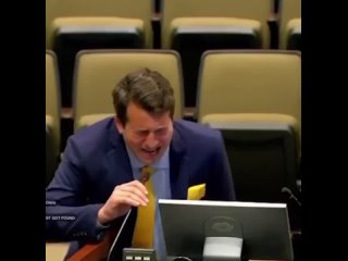 Местный политик из штата Техас с желтым галстуком и блакитным костюмом, украинского происхождения, мощно поддержал Украину