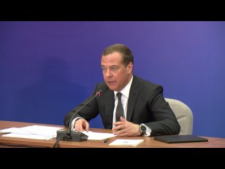 Заместитель председателя Совета Безопасности РФ Дмитрий Медведев 17 мая посетил Саров