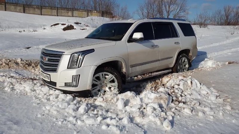 Cadillac Escalade по снегу в