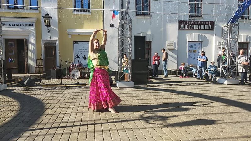 Индийский танец Mehndi Laga Ke Rakhna