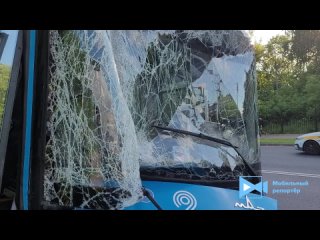 Автобус сбил мачту освещения на юго-востоке Москвы
