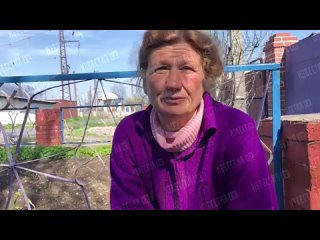 Жительница Мариуполя показала, как пряталась от ударов в подвале депо