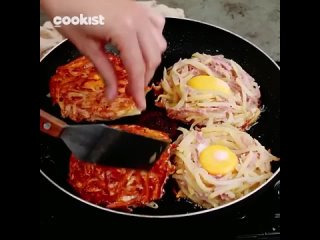 Просто разлейте яйца по гнездам  (рецепт под видео)