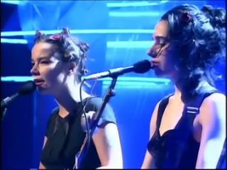 Björk- PJ Harvey - I Cant Get No Satisfaction 1994 BRIT Awards