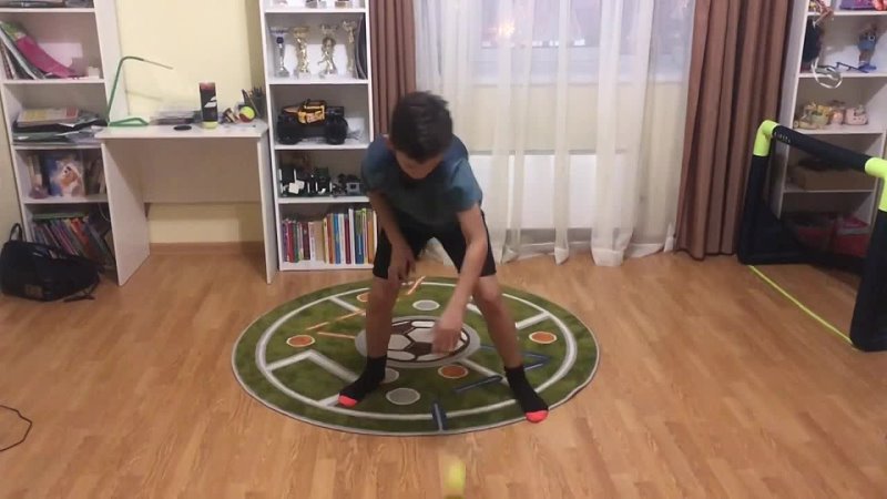 Видео тренировка инструктора по большому теннису Сулла