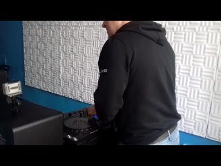 DJSD playing bassline housemusic