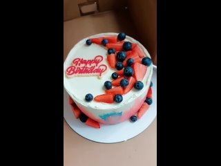 Торт 🎂  Кокосовый с чёрной смородиной