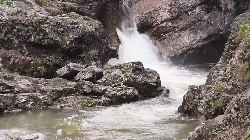 The noise of a waterfall