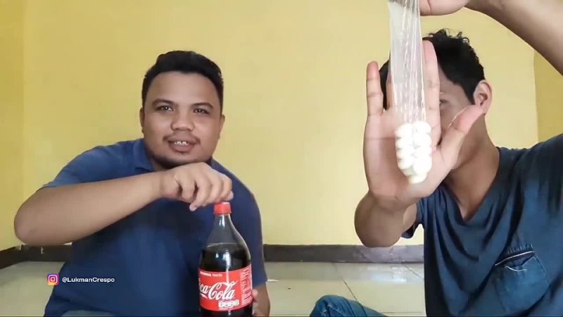 KONDOM EKSPERIMENT COCA COLA + MENTOS + KONDOM 2 PRODUK BERBEDA