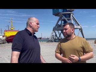 Аксенов и Пушилин осмотрели порт в Мариуполе